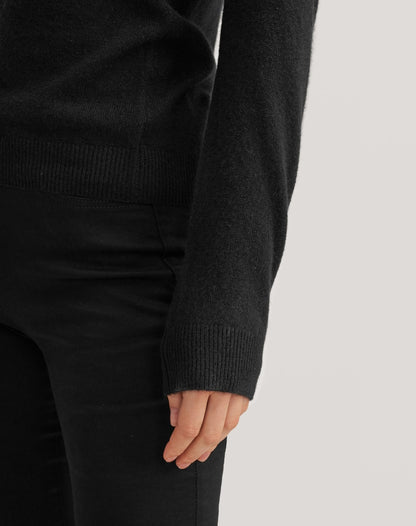 Seamless Silk-Cashmere Blend Turtleneck Sweater