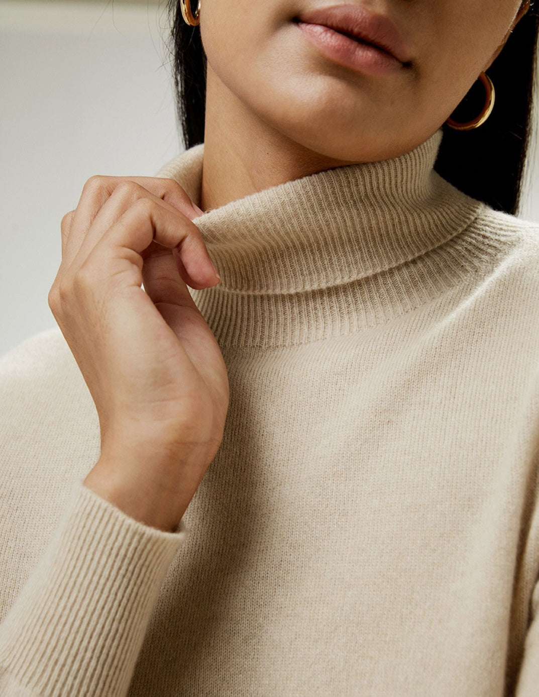 Seamless Silk-Cashmere Blend Turtleneck Sweater